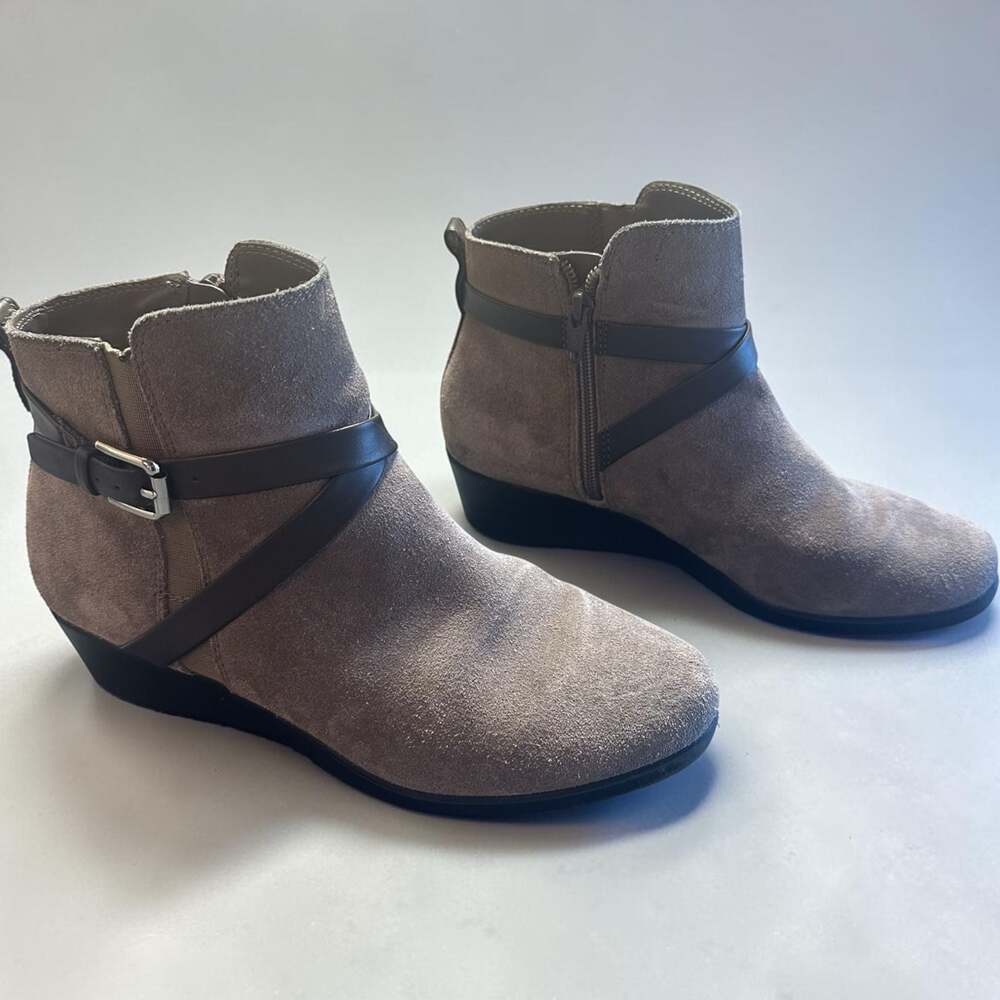 Bass Monique Women's Taupe Suede Wedge Ankle Booties Sz 7.5 Preppy Casual